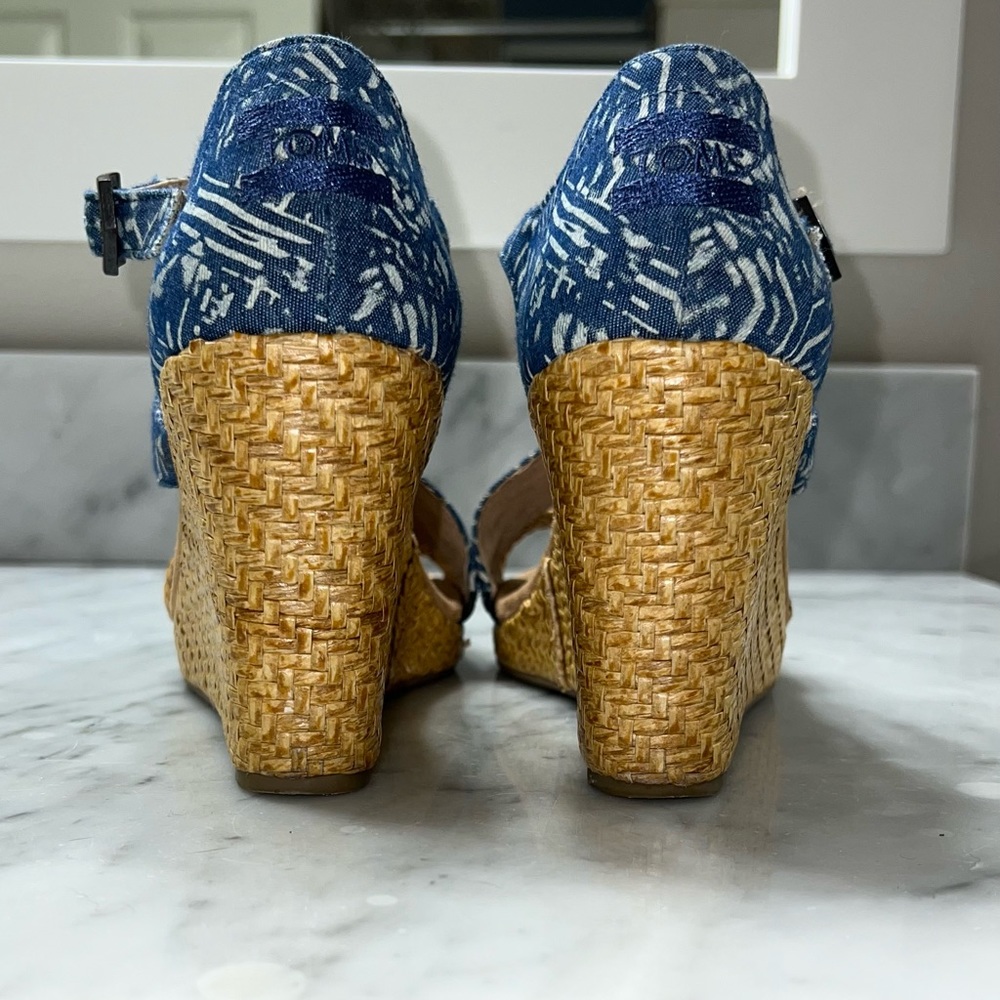 Toms Clarissa Blue Tan Wedge Size 8 Women Excellent Condition - Picture 7 of 9